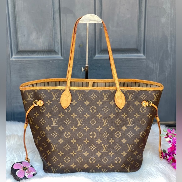 Louis Vuitton Handbags - Louis Vuitton Neverfull MM